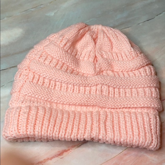 NWOT✨Women’s Knit Beanie Hat w/ ponytail hole - Picture 2 of 3